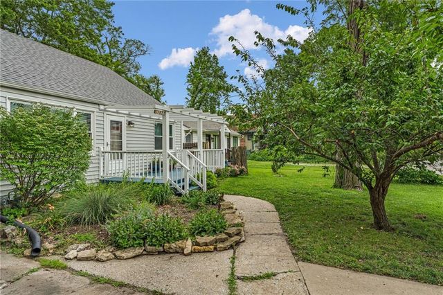 1820 Vermont Street, Lawrence, KS 66044