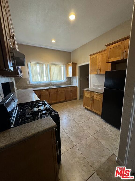 Image 8 of property listing at 3945 Denker Avenue, Los Angeles, CA 90062