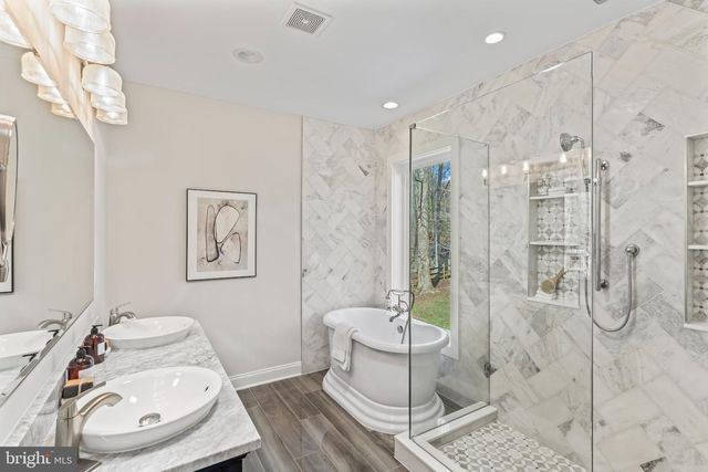 6322 BEACHWAY DR, Falls Church, VA 22044