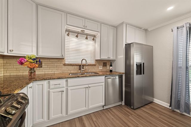 4 N Sandpiper Street, La Marque, TX 77568