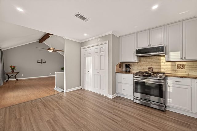 4 N Sandpiper Street, La Marque, TX 77568