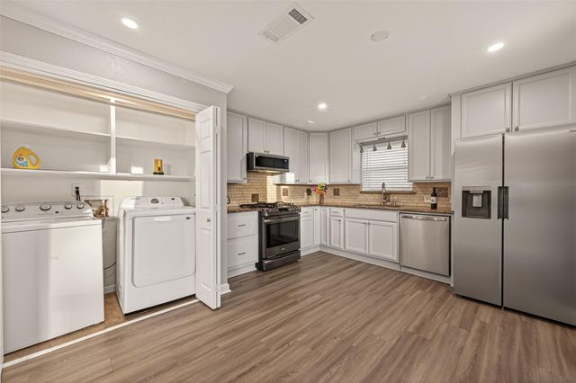 4 N Sandpiper Street, La Marque, TX 77568