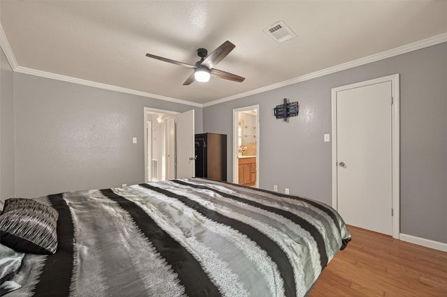 4 N Sandpiper Street, La Marque, TX 77568