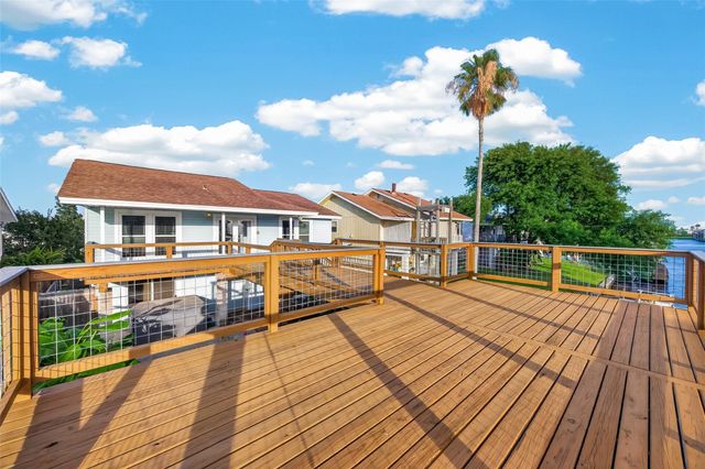 4 N Sandpiper Street, La Marque, TX 77568