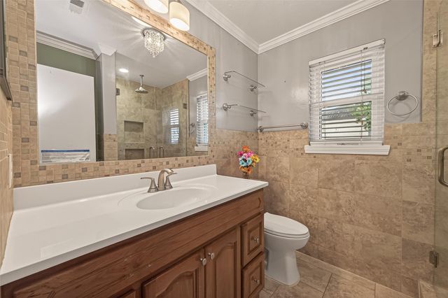 4 N Sandpiper Street, La Marque, TX 77568