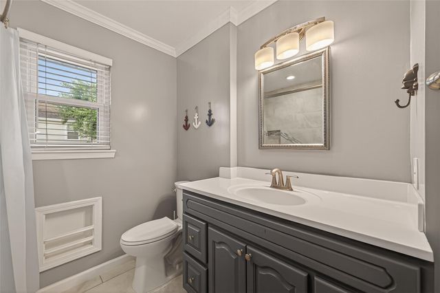 4 N Sandpiper Street, La Marque, TX 77568