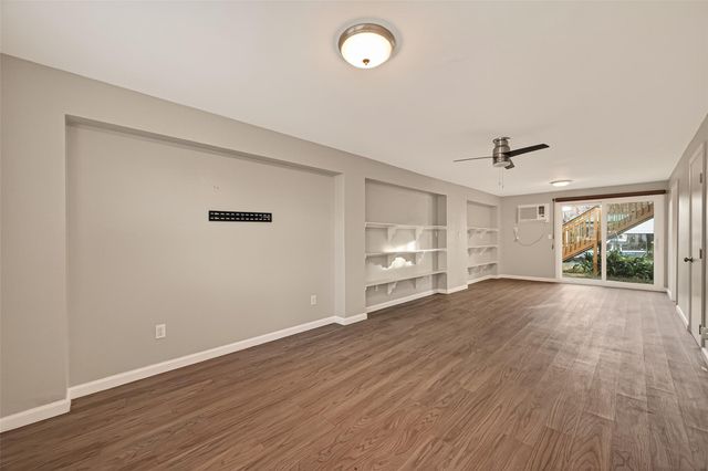 4 N Sandpiper Street, La Marque, TX 77568