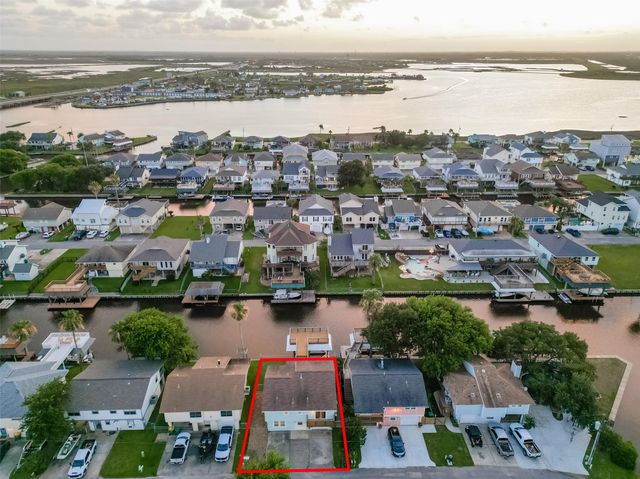 4 N Sandpiper Street, La Marque, TX 77568