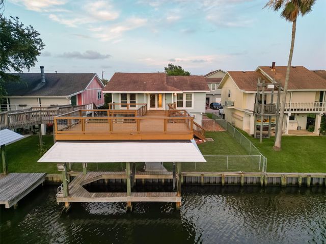 4 N Sandpiper Street, La Marque, TX 77568
