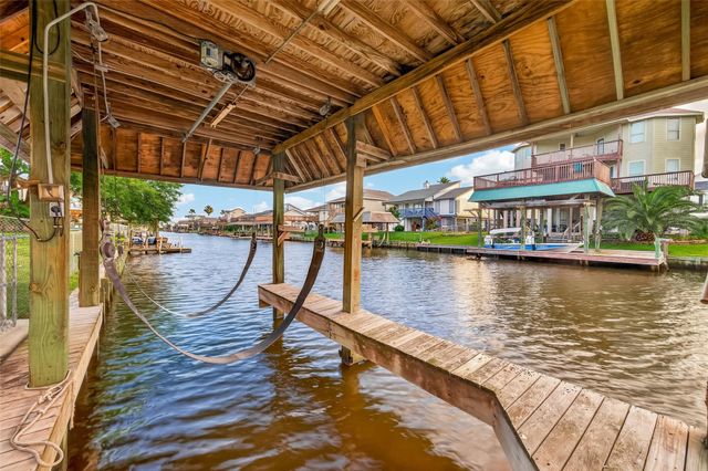 4 N Sandpiper Street, La Marque, TX 77568