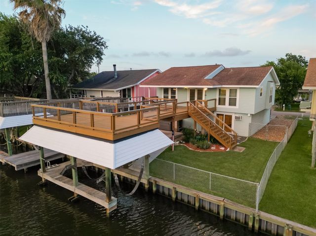 4 N Sandpiper Street, La Marque, TX 77568