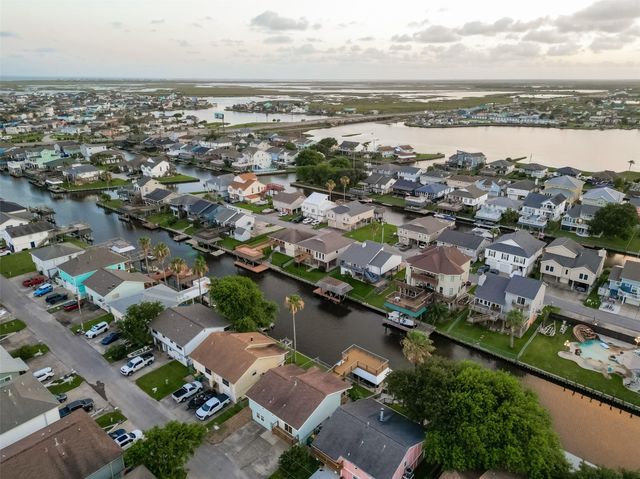4 N Sandpiper Street, La Marque, TX 77568