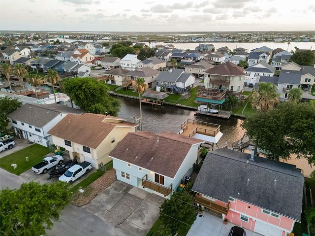 4 N Sandpiper Street, La Marque, TX 77568