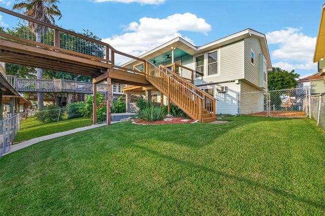 4 N Sandpiper Street, La Marque, TX 77568