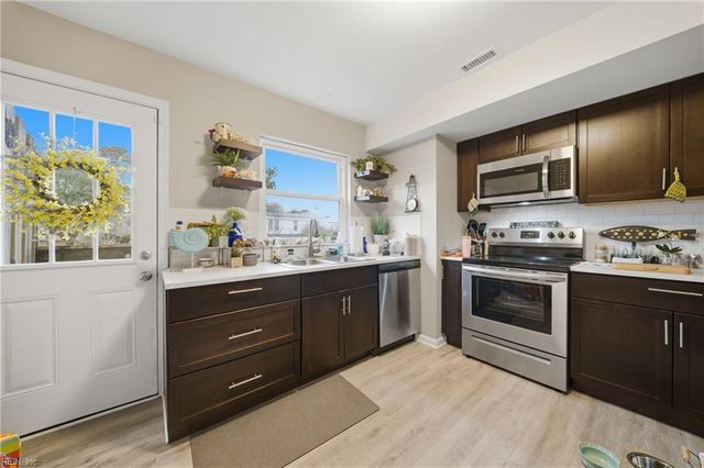 225 A View Ave Apt 214, Norfolk, VA 23503