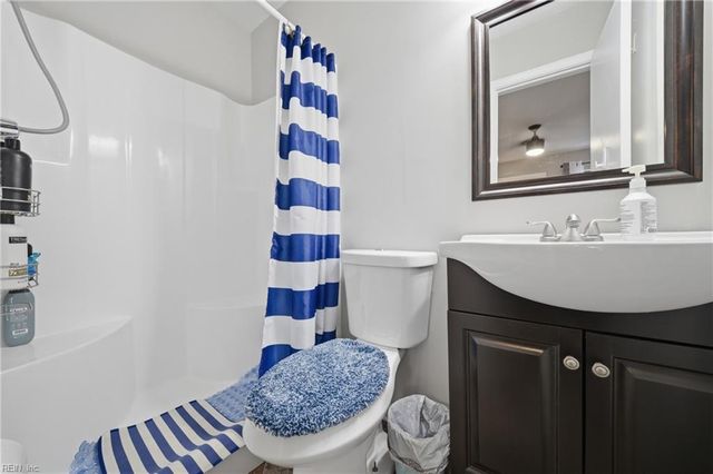 225 A View Ave Apt 214, Norfolk, VA 23503