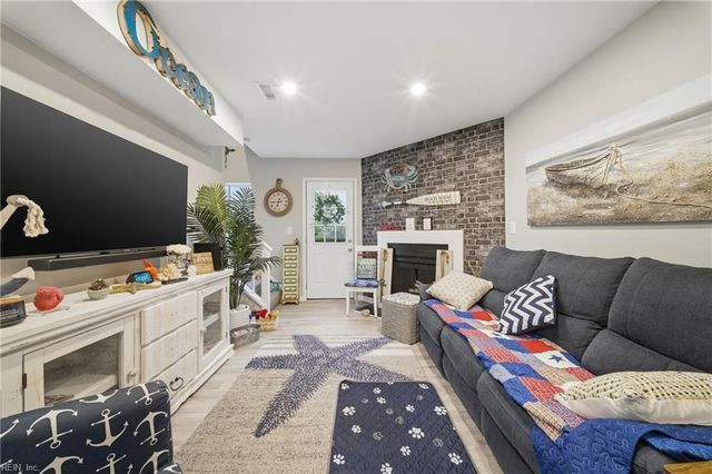 225 A View Ave Apt 214, Norfolk, VA 23503