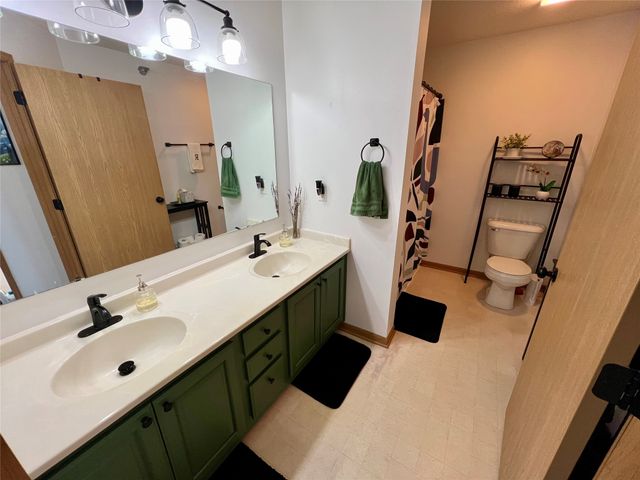 10111 Sutton Drive 3, Urbandale, IA 50322