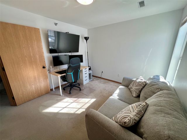 10111 Sutton Drive 3, Urbandale, IA 50322