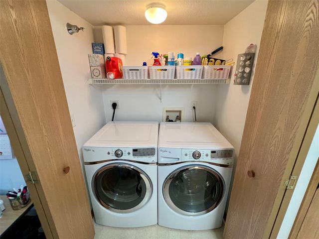 10111 Sutton Drive 3, Urbandale, IA 50322