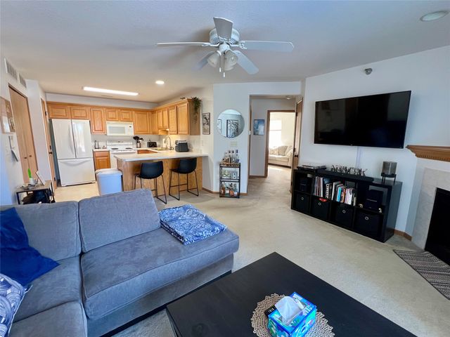 10111 Sutton Drive 3, Urbandale, IA 50322