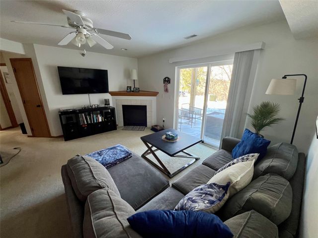 10111 Sutton Drive 3, Urbandale, IA 50322