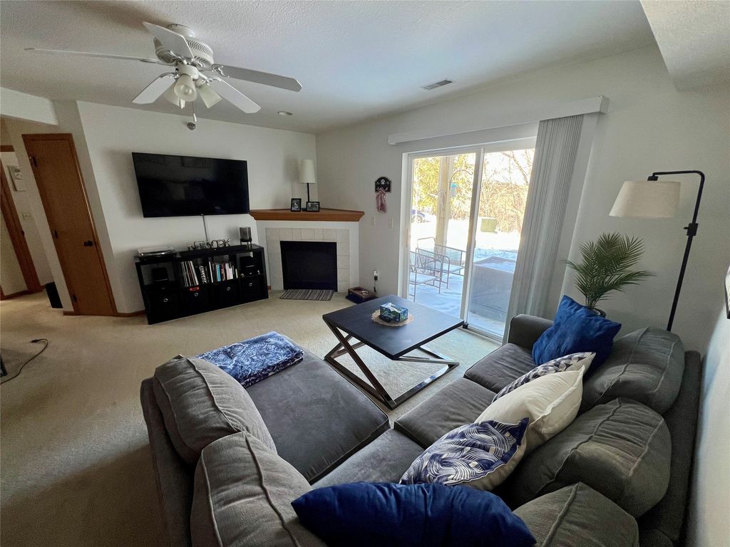 10111 Sutton Drive 3, Urbandale, IA 50322