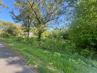 50 Snipsic Lake Road, Ellington, CT 06029