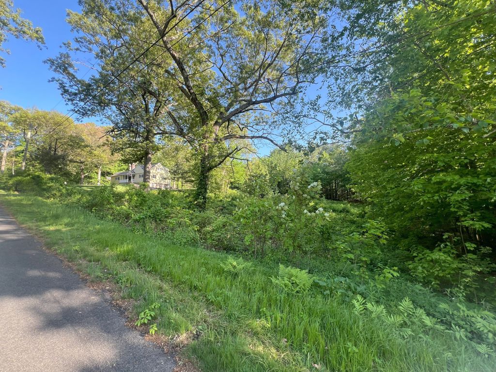 50 Snipsic Lake Road, Ellington, CT 06029
