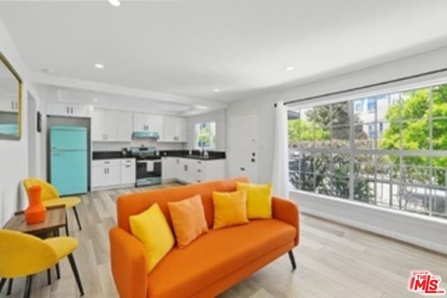 11710 Hartsook Street, Valley Village, CA 91607