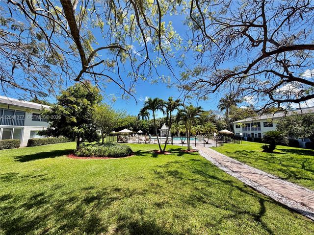 1203 Bahama Bnd G1, Coconut Creek, FL 33066