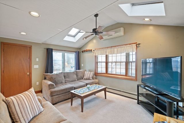 37 Glendale St, Maynard, MA 01754