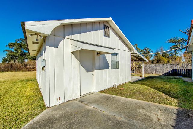 2498 Hwy 182, Raceland, LA 70394