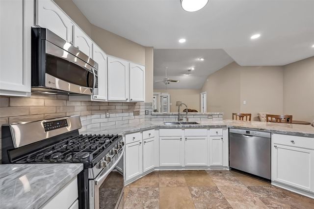 2220 Manchester Lane, Pearland, TX 77581