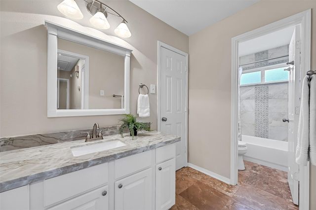 2220 Manchester Lane, Pearland, TX 77581