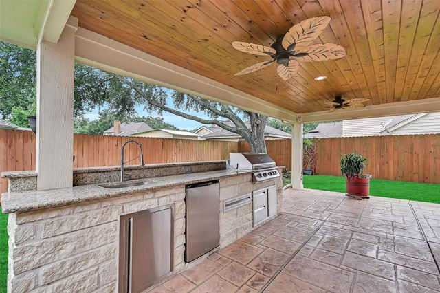 2220 Manchester Lane, Pearland, TX 77581
