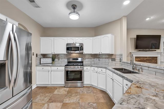 2220 Manchester Lane, Pearland, TX 77581