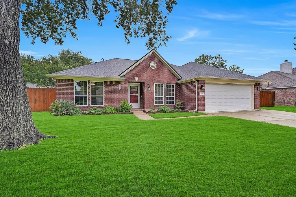2220 Manchester Lane, Pearland, TX 77581