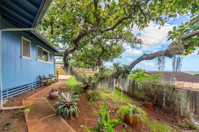 1898-A Iwi Way, Honolulu, HI 96816