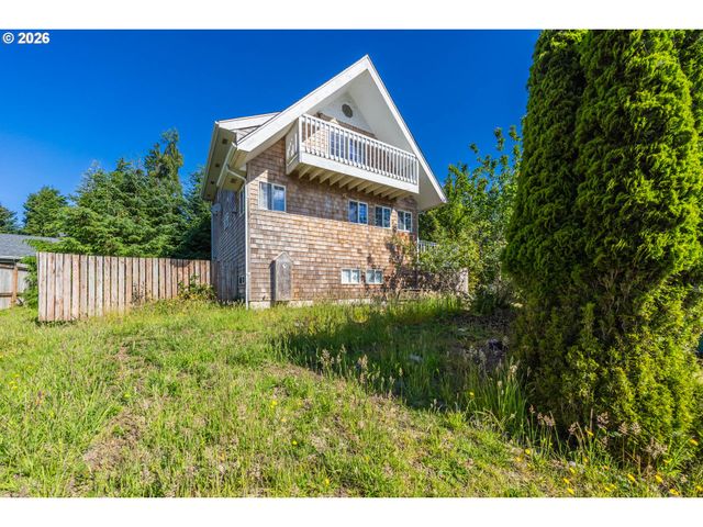 1017 Ne LAKE Dr, Lincoln City, OR 97367