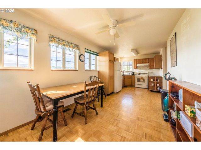 1017 Ne LAKE Dr, Lincoln City, OR 97367