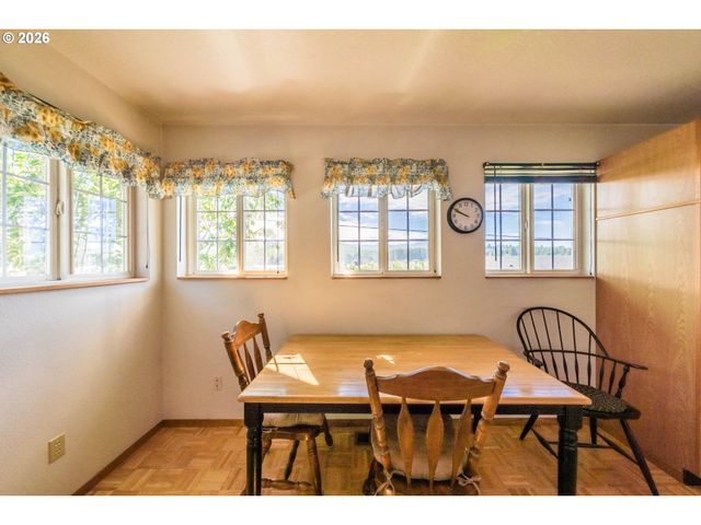1017 Ne LAKE Dr, Lincoln City, OR 97367