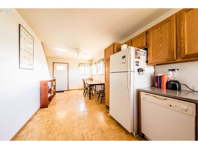 1017 Ne LAKE Dr, Lincoln City, OR 97367