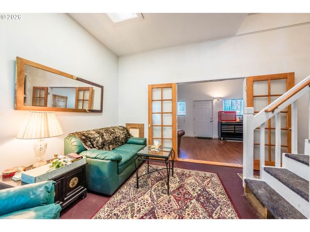 1017 Ne LAKE Dr, Lincoln City, OR 97367