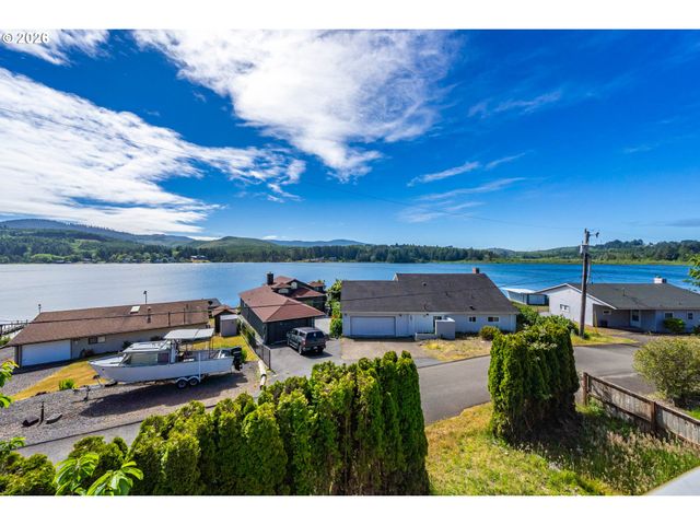 1017 Ne LAKE Dr, Lincoln City, OR 97367