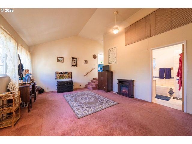 1017 Ne LAKE Dr, Lincoln City, OR 97367