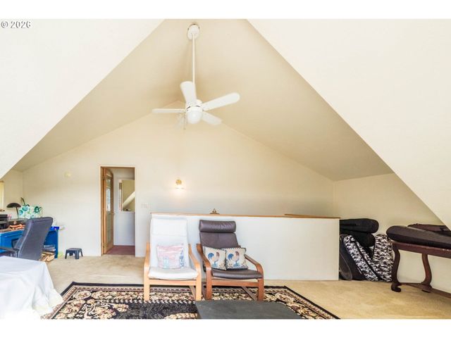 1017 Ne LAKE Dr, Lincoln City, OR 97367