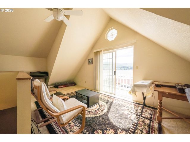 1017 Ne LAKE Dr, Lincoln City, OR 97367