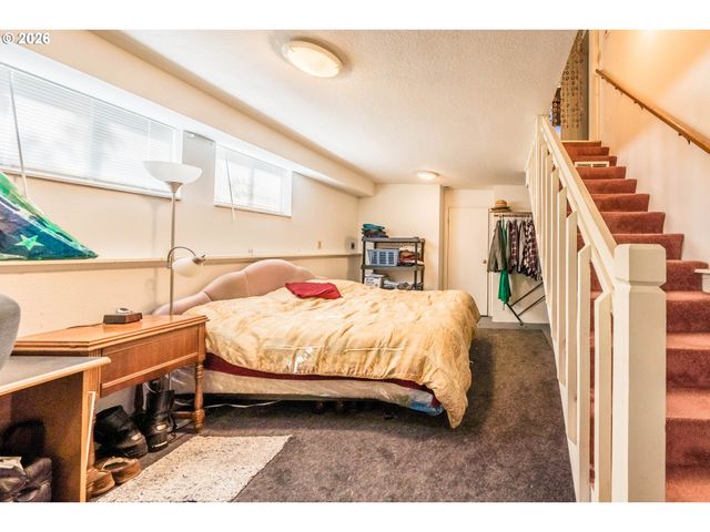 1017 Ne LAKE Dr, Lincoln City, OR 97367