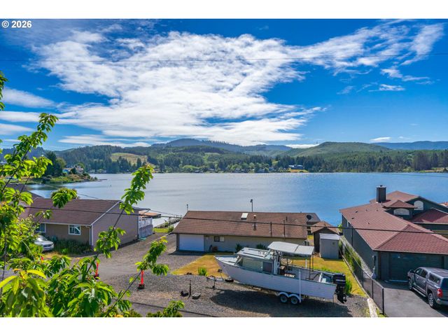 1017 Ne LAKE Dr, Lincoln City, OR 97367
